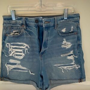 American Eagle Relaxed Mom Short